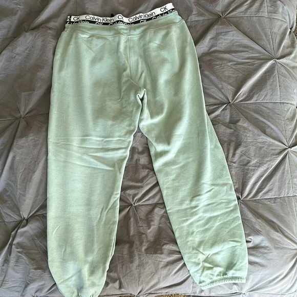 Calvin Klein Performance womens medium sweatpants. Rarely worn. Great condition. - Picture 2 of 4